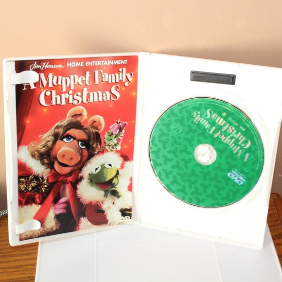 A Muppet Family Christmas DVD - Picture 3 of 3